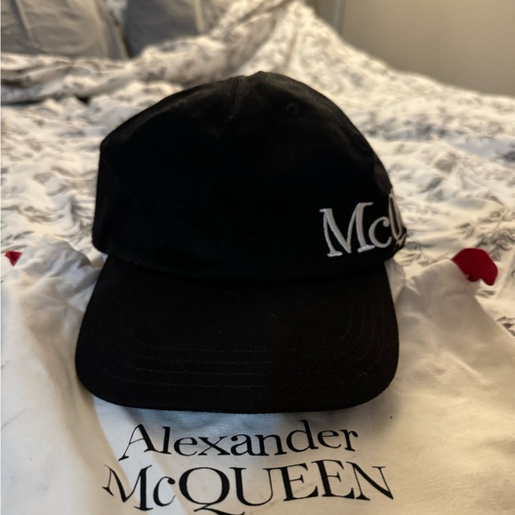 Almost brand new original Alexander McQueen hat. One time wear, adjustable size - Picture 3 of 4